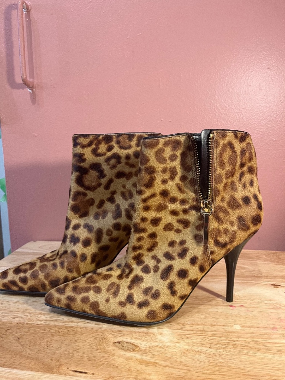 Marc Fisher leopard pony hair booties y2k in size 7.5